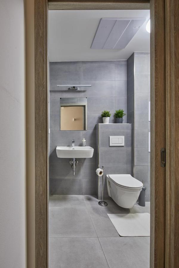 Minimalist Apartment On Wenceslas Square By Prague Days Eksteriør billede